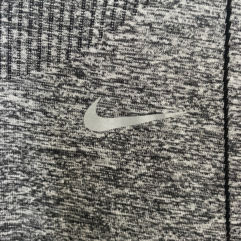 Nike long sleeve thumb holes - Picture 4 of 6